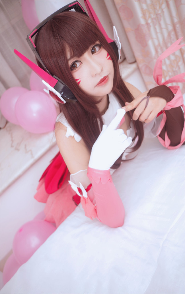 今天你要来一份DVA吗？Dva.爱你哟 COSPLAY-第1张