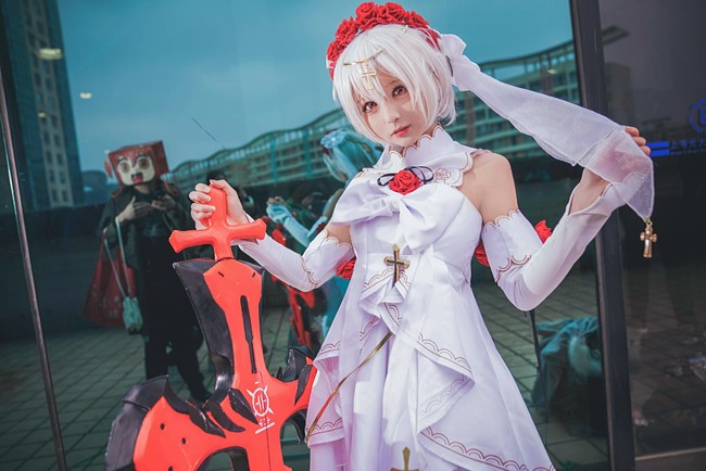 理想乡场照德莉莎月下初拥 COSPLAY-第2张