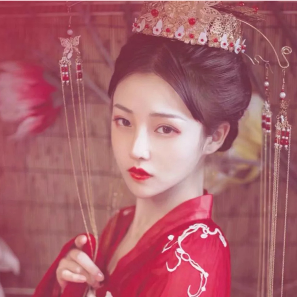 汉风女头像 女头像 老祖宗说过“女子出嫁 着我汉家霓裳 嫁我中华儿郎 系红绳 十里红妆 凤冠霞帔 撒酒敬先上” 头像-第1张