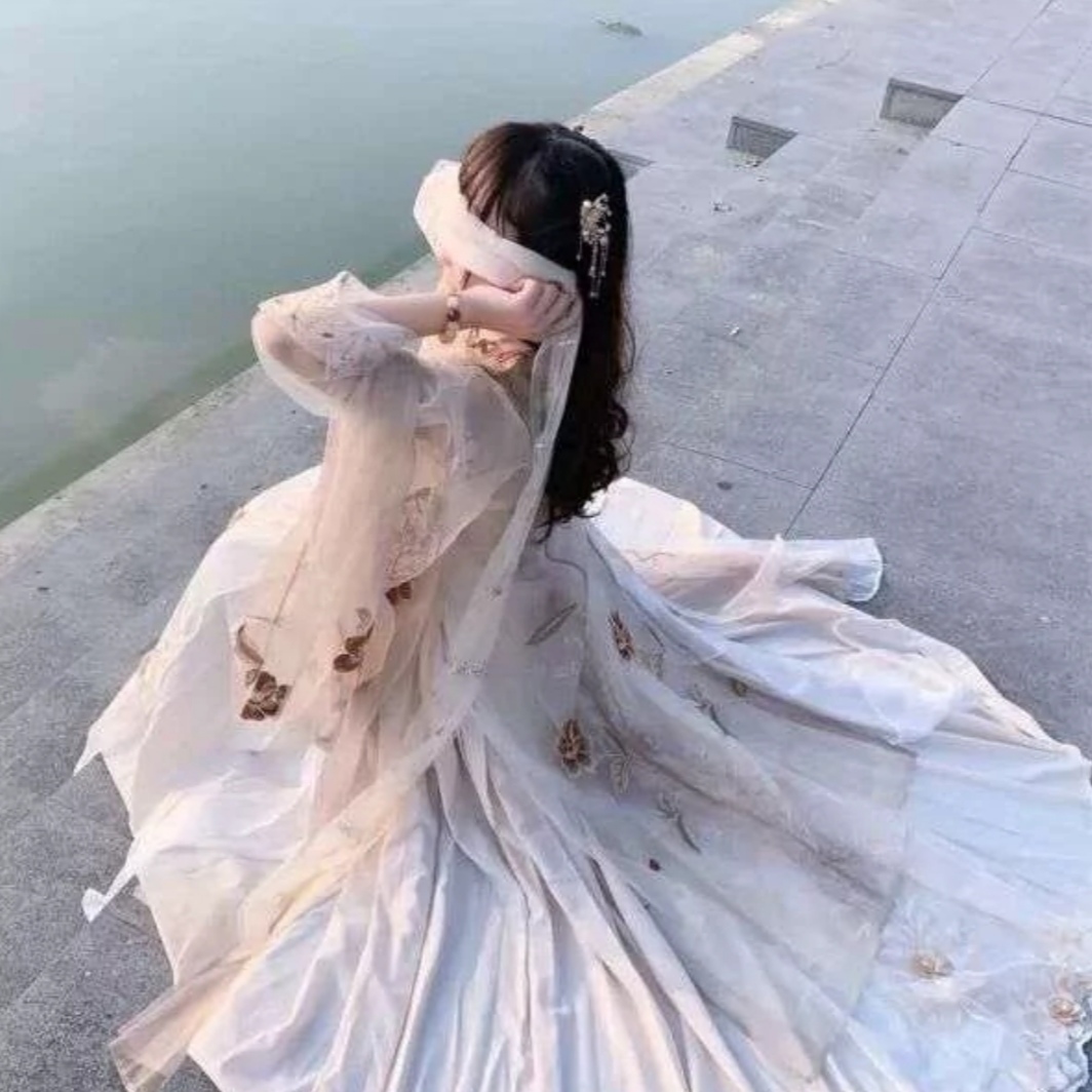 汉风女头像 女头像 老祖宗说过“女子出嫁 着我汉家霓裳 嫁我中华儿郎 系红绳 十里红妆 凤冠霞帔 撒酒敬先上” 头像-第4张