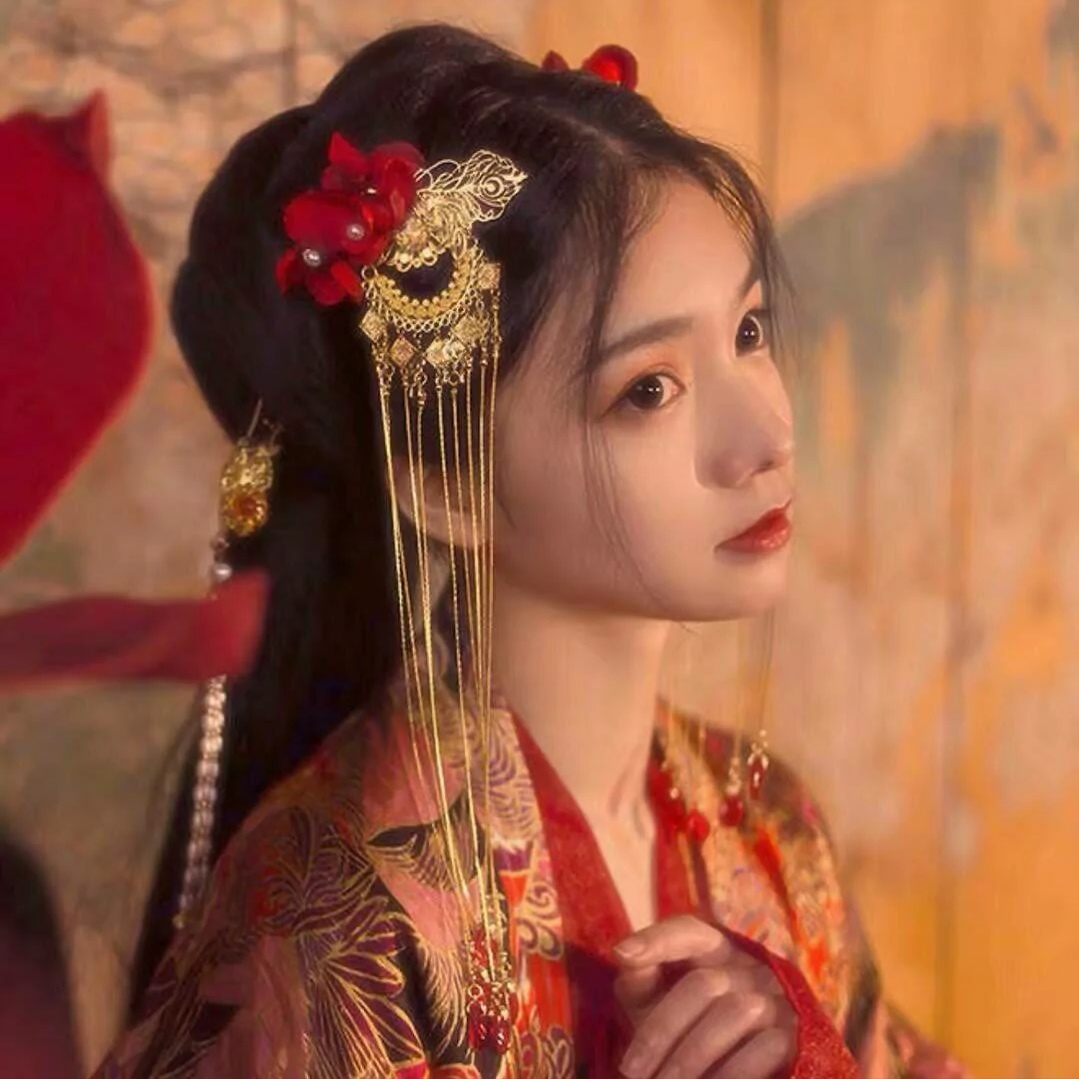 汉风女头像 女头像 老祖宗说过“女子出嫁 着我汉家霓裳 嫁我中华儿郎 系红绳 十里红妆 凤冠霞帔 撒酒敬先上” 头像-第7张