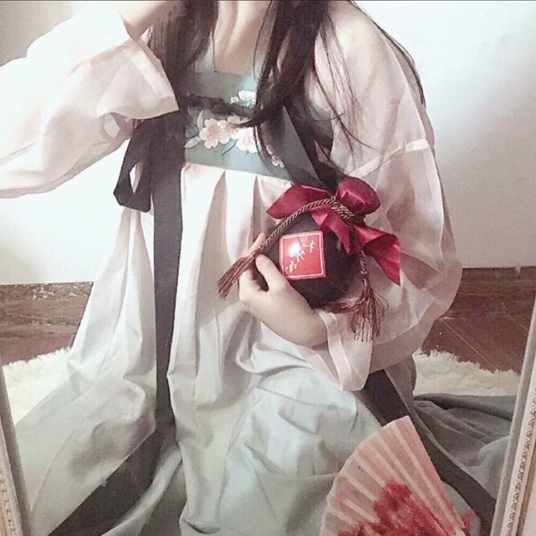 汉风女头像 女头像 老祖宗说过“女子出嫁 着我汉家霓裳 嫁我中华儿郎 系红绳 十里红妆 凤冠霞帔 撒酒敬先上” 头像-第11张