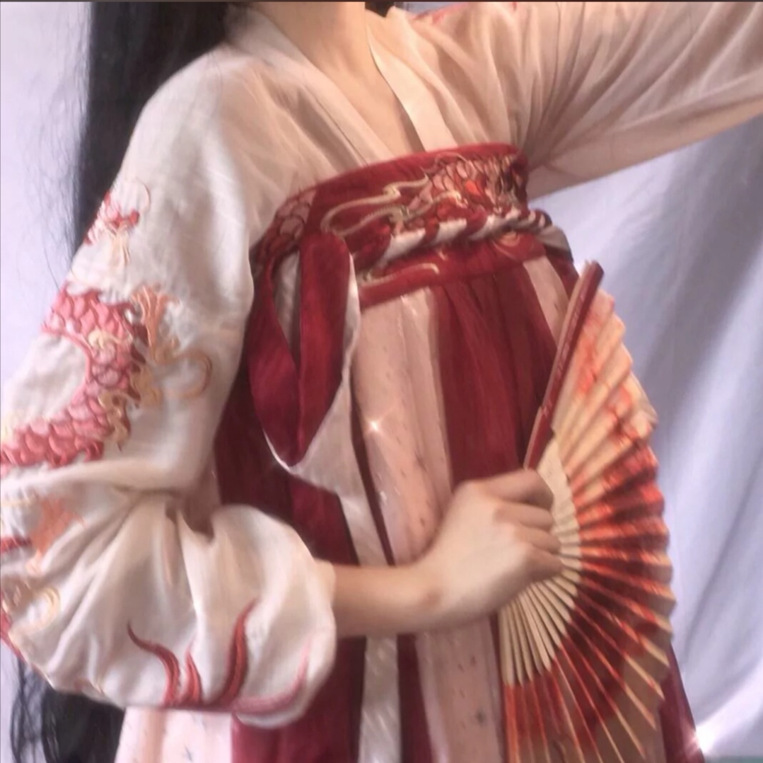 汉风女头像 女头像 老祖宗说过“女子出嫁 着我汉家霓裳 嫁我中华儿郎 系红绳 十里红妆 凤冠霞帔 撒酒敬先上” 头像-第12张