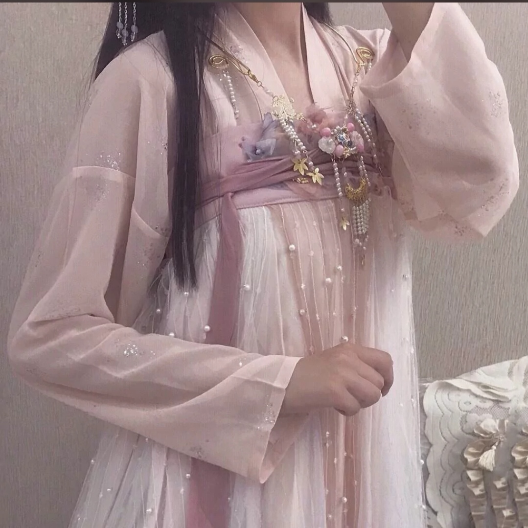 汉风女头像 女头像 老祖宗说过“女子出嫁 着我汉家霓裳 嫁我中华儿郎 系红绳 十里红妆 凤冠霞帔 撒酒敬先上” 头像-第13张