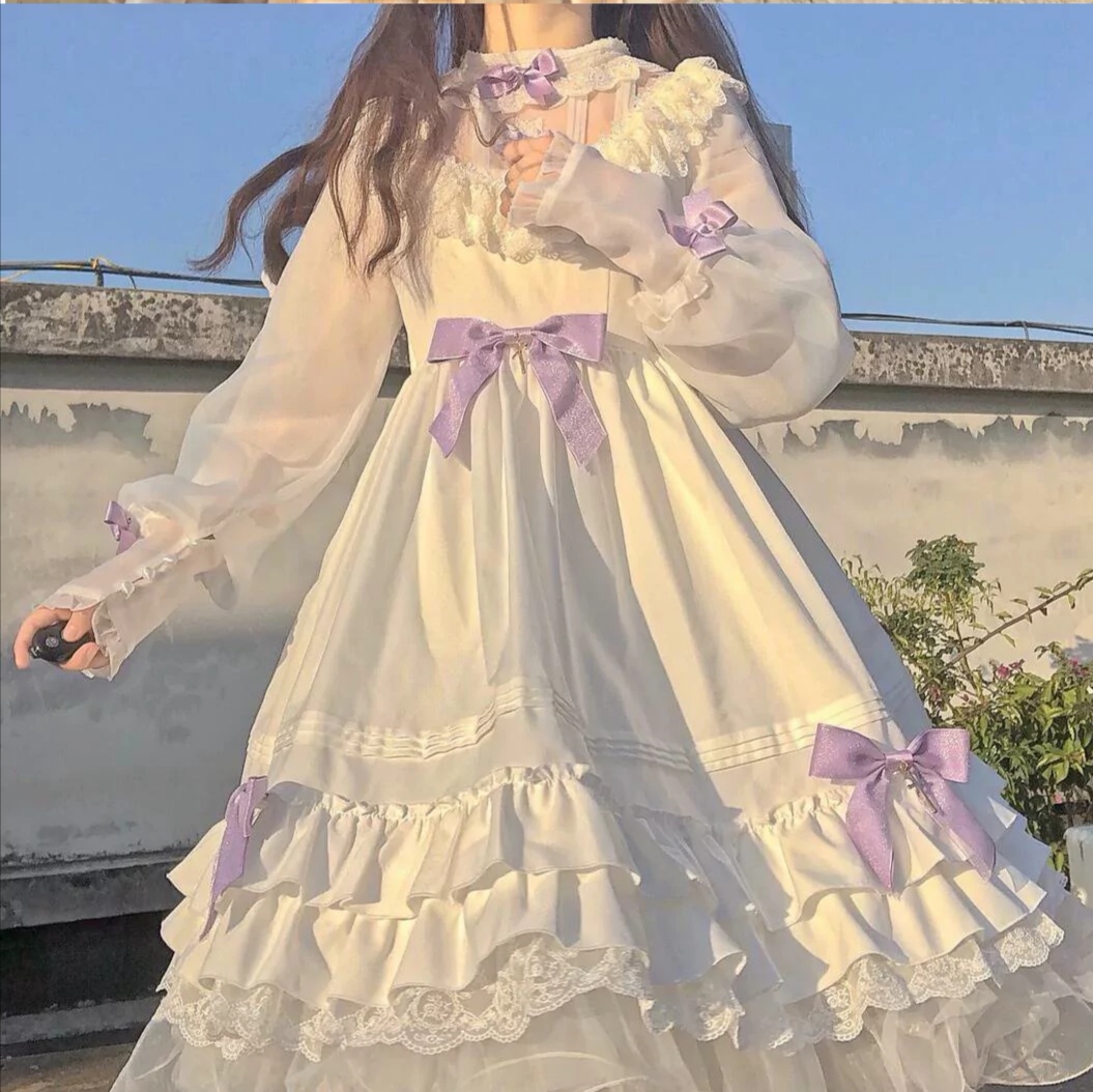 Lolita仙气女头像 也许有一天我们都会犯错 我们要约好吵架的时候告诉自己 错误是短暂的 错过事永远遗憾的? 头像-第1张