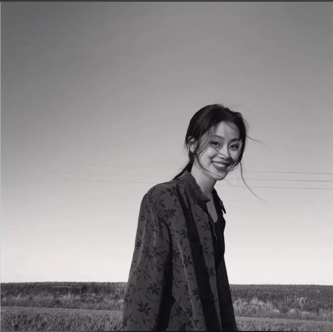黑白系女头像 太过热情总是不被珍惜? 头像-第2张