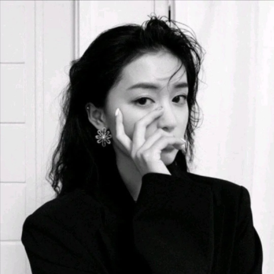 黑白系女头像 太过热情总是不被珍惜? 头像-第5张