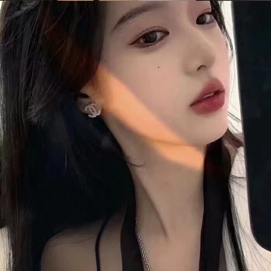 纯欲风女头像 哪有什么避风港 心情不好的时候都是一个人. 女生头像-第1张