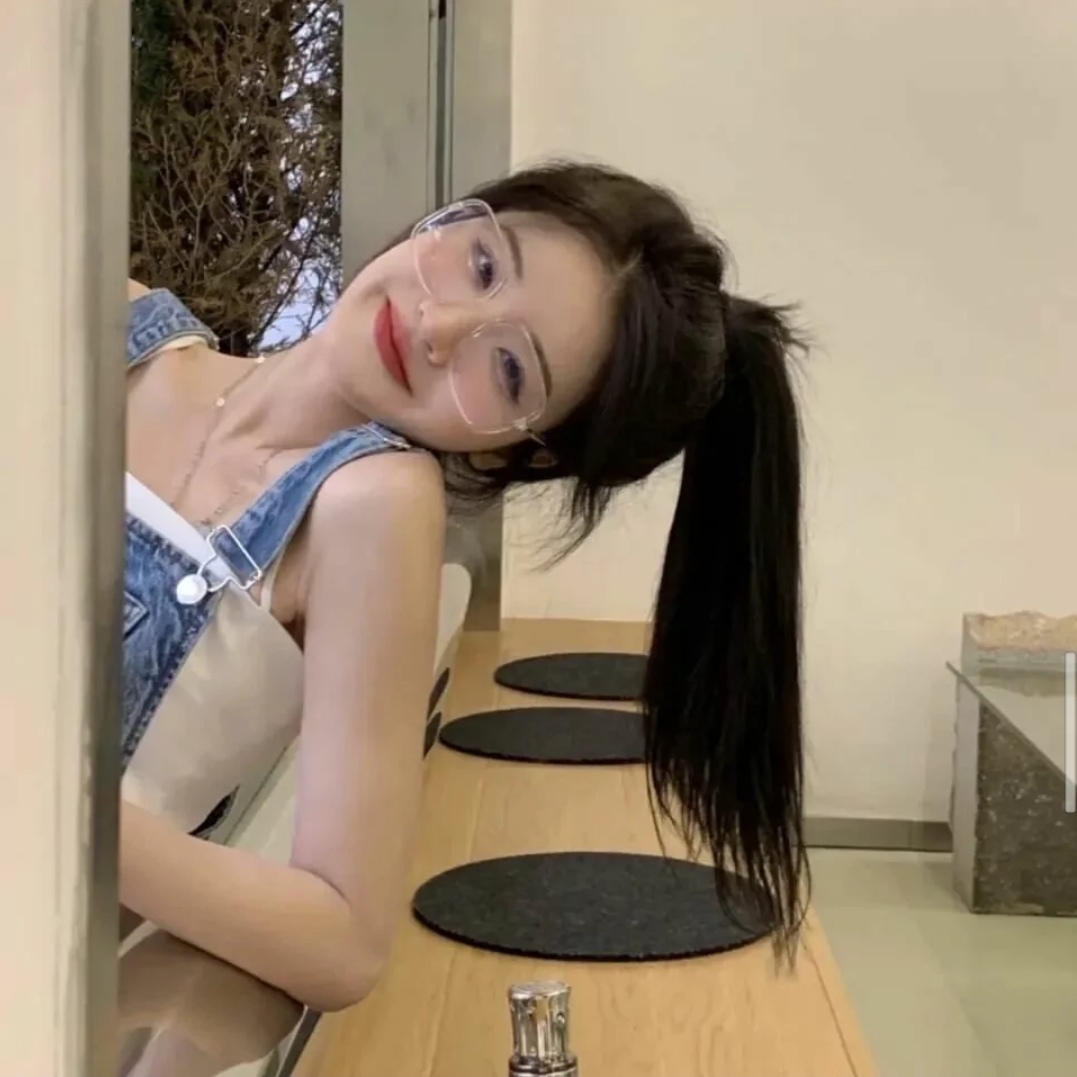 纯欲风女头像 哪有什么避风港 心情不好的时候都是一个人. 女生头像-第6张