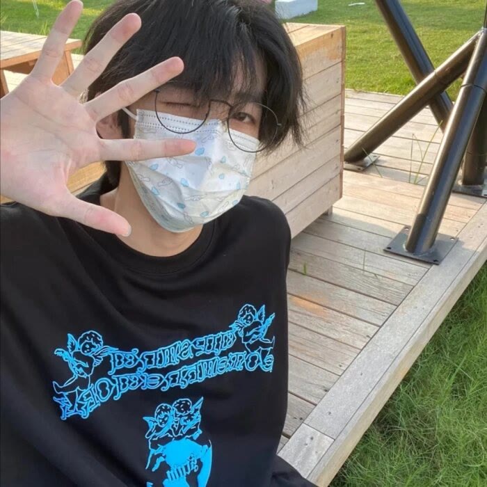 [头像] ins风格男生头像七八张