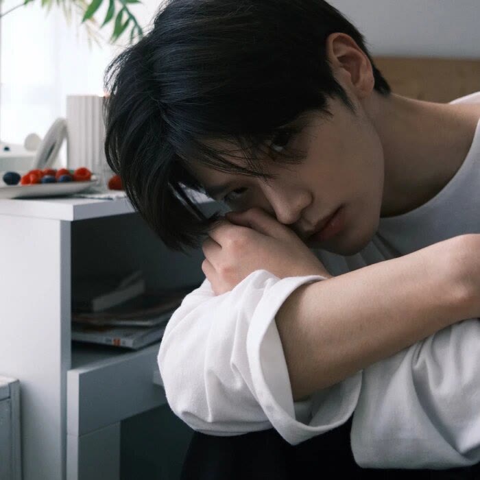 [头像] ins风格男生头像七八张