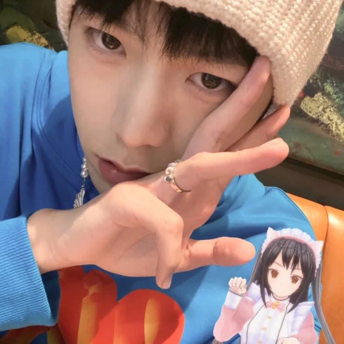 [头像] ins风格男生头像七八张