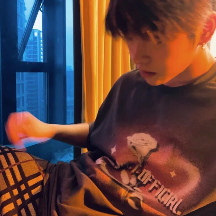[头像] ins风格男生头像七八张