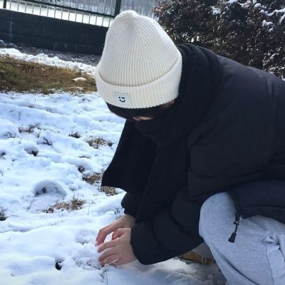 女生头像 这个冬天有人给你捂手吗 女生头像 这个冬天有人给你捂手吗