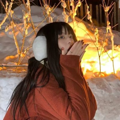 女生头像 这个冬天有人给你捂手吗 女生头像 这个冬天有人给你捂手吗