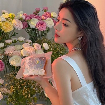 女生头像 花系少女 可爱女头像 爱自己是终生浪漫的开始。 头像-第1张