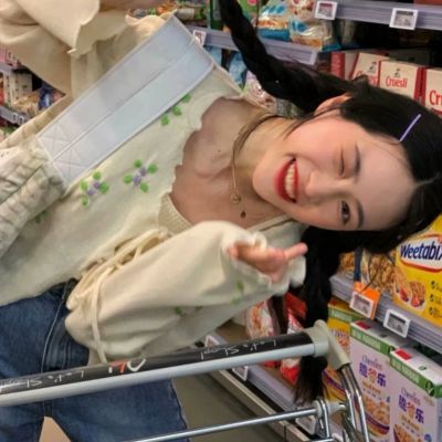 也许睡着才是常态，醒着只是为了手机做梦的素材 小众女头 头像-第3张