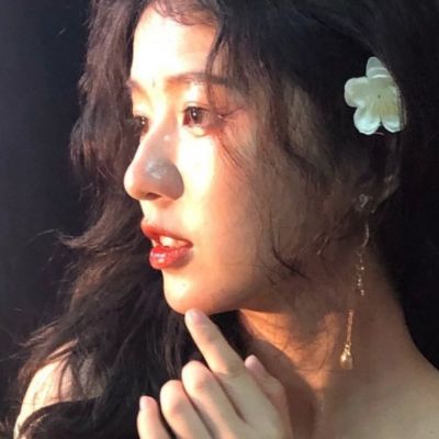 也许睡着才是常态，醒着只是为了手机做梦的素材 小众女头 头像-第6张