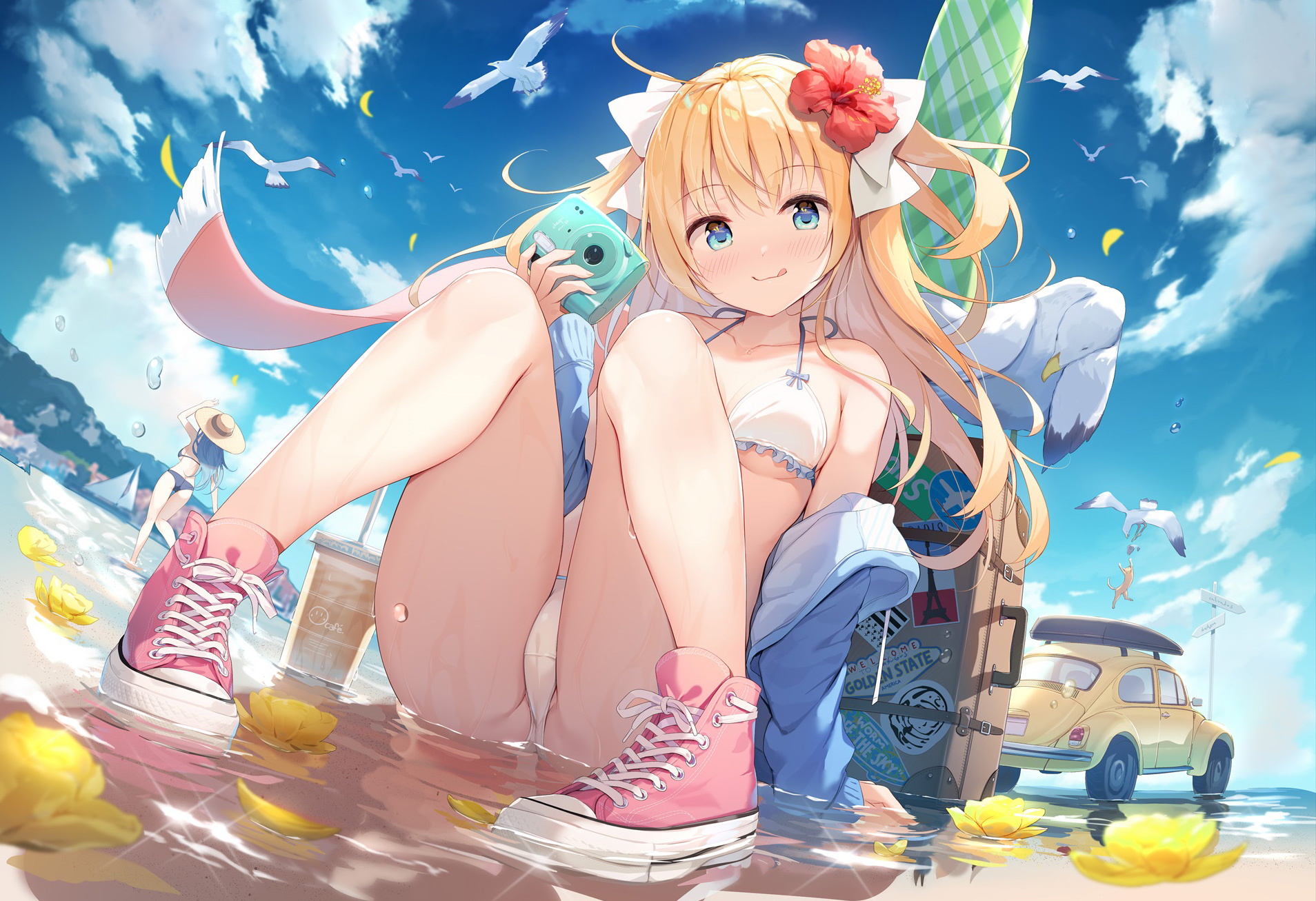 插画美图 海边 金发美少女 比基尼 相机 甲壳虫汽车 帆布鞋 电脑壁纸 电脑壁纸-第1张