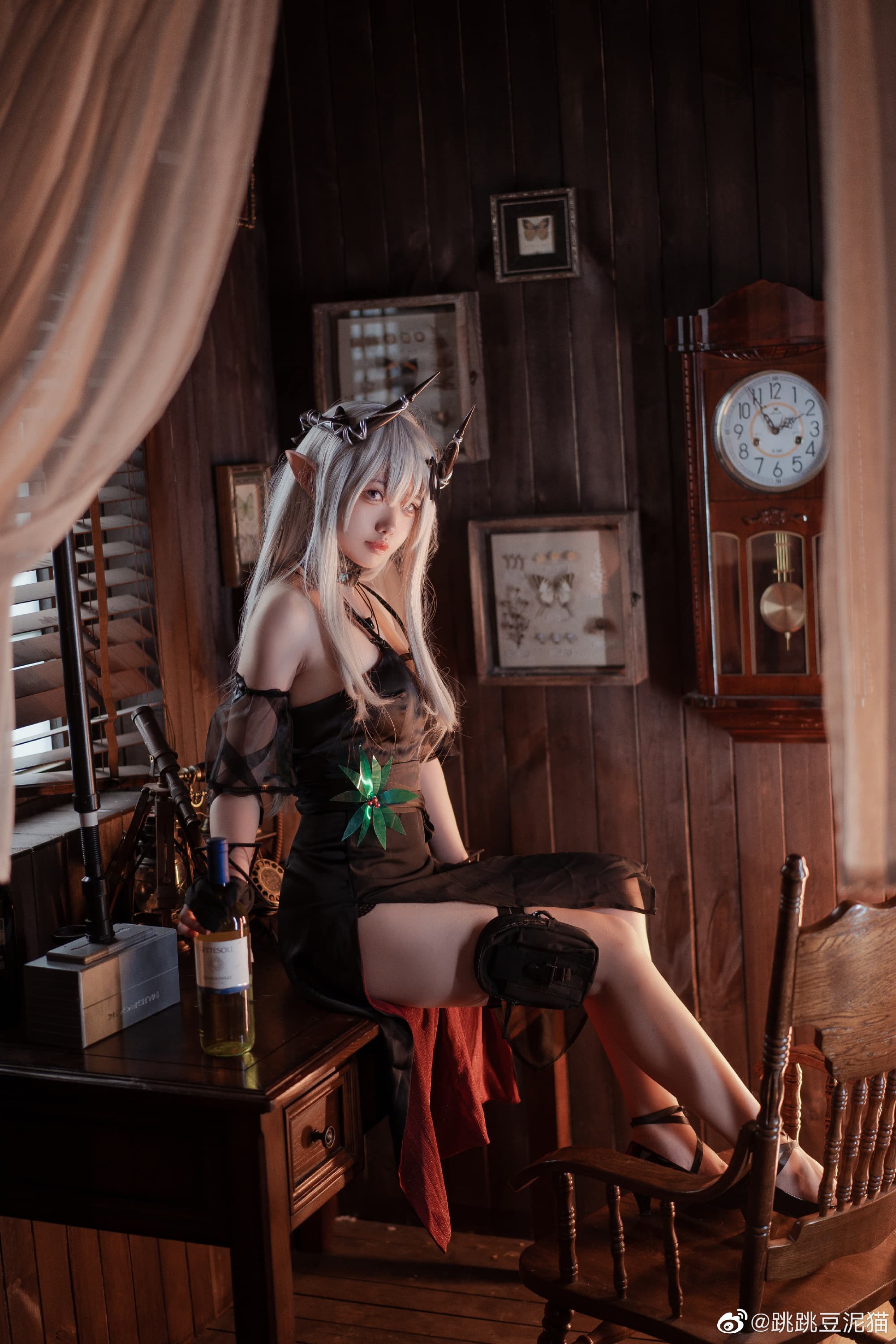 【COS】嗯？啊，看到这抔泥土了吗... 明日方舟 泥岩黑曜石@泥头跳跳猫 COSPLAY-第1张
