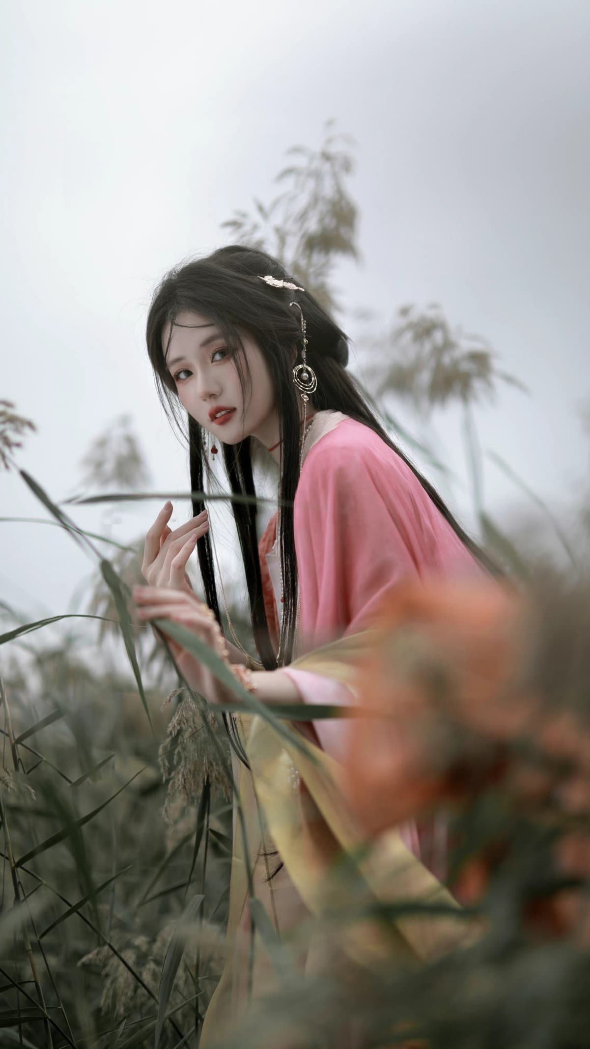 户外 好看 粉色古风古装 美女 4k手机桌面壁纸 壁纸-第1张