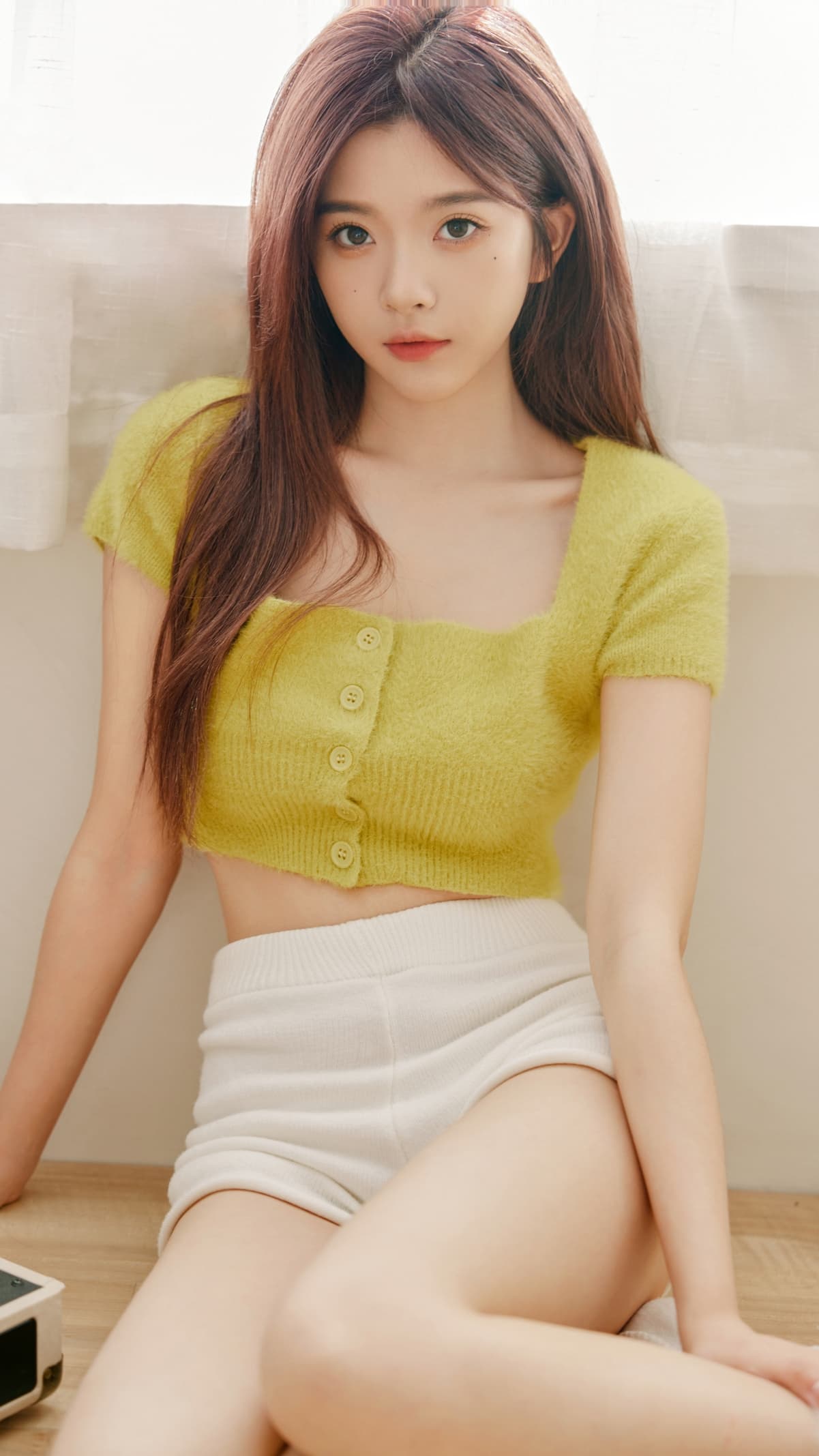 彭十六 毛衣 白色短裤美女4k手机壁纸 壁纸-第1张