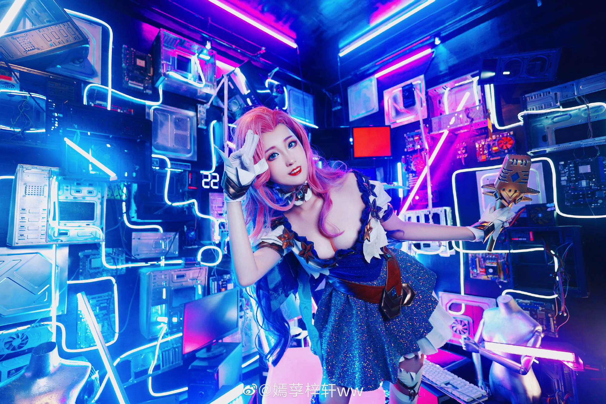 【COS】我的梦想谁也不能阻挡! 英雄联盟 星籁歌姬•萨勒芬妮@嫣莩梓轩ww COSPLAY-第2张