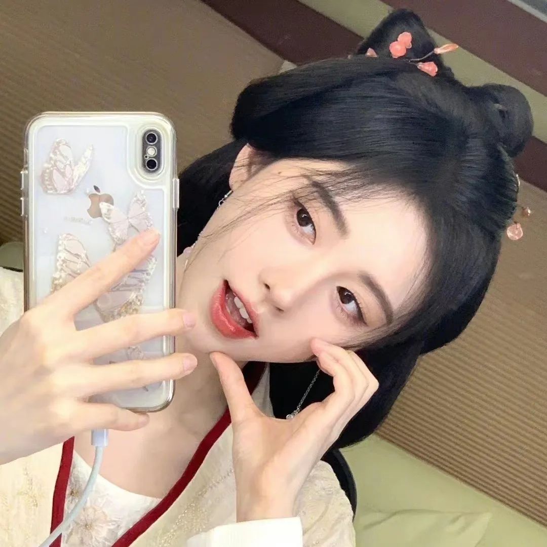 女生头像 清晨第一道光 照进了你的窗 温柔浮现脸庞 女生头像-第3张