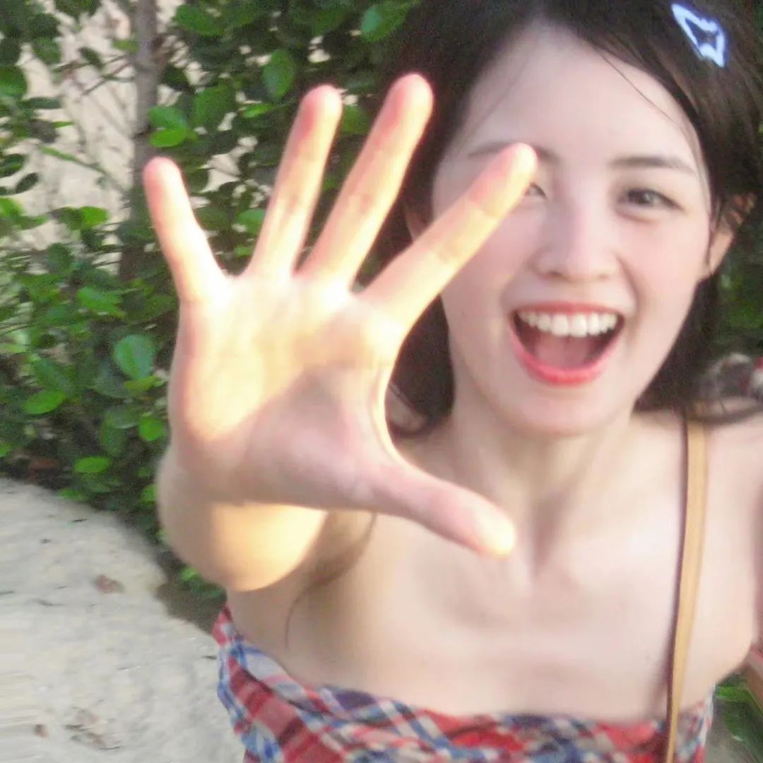 女生头像 清晨第一道光 照进了你的窗 温柔浮现脸庞 女生头像-第10张