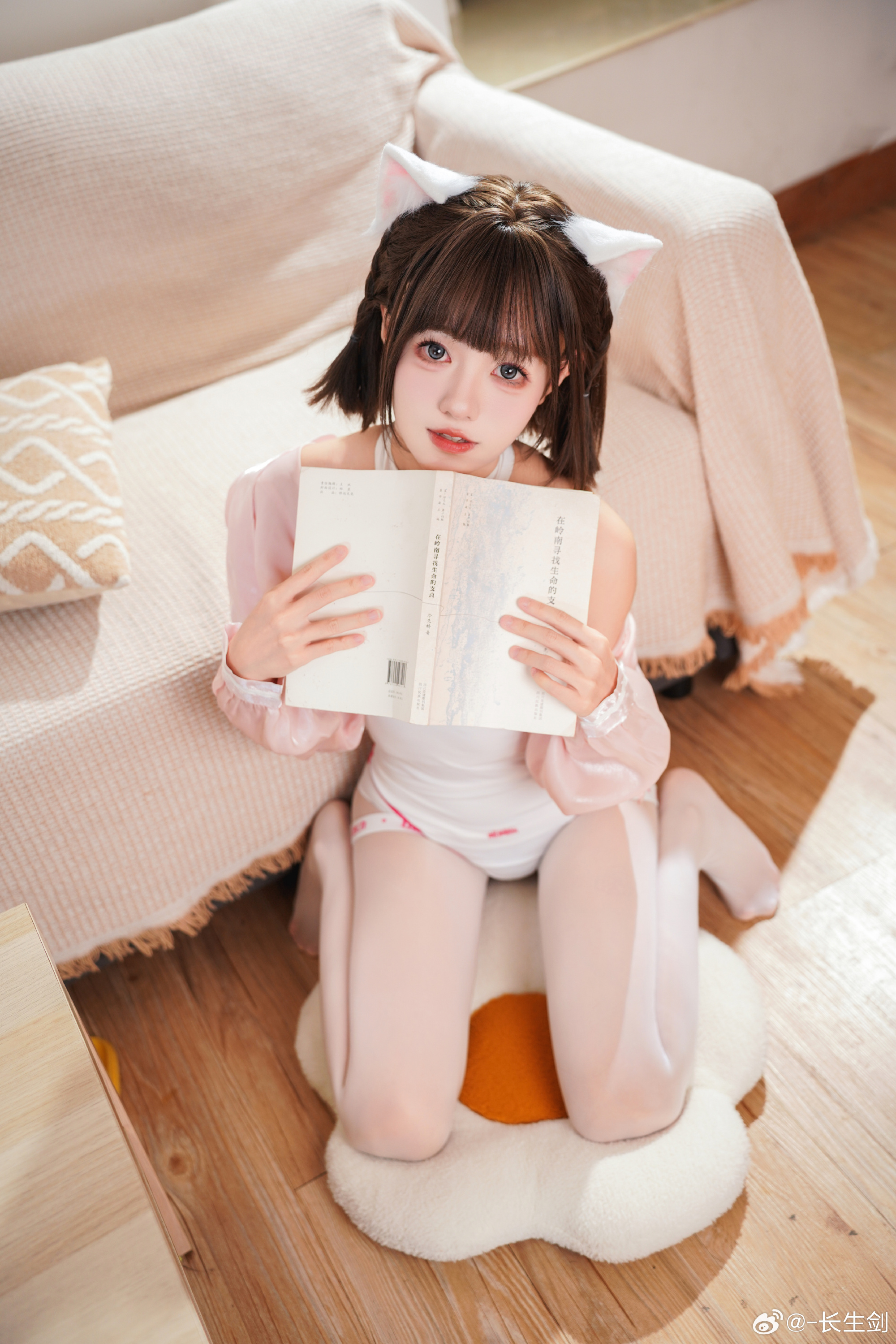 跟前面发的那两组一起拍的，是喵喵的单人部分~ ​​​@喵喵不吃鱼w 摄影-第1张